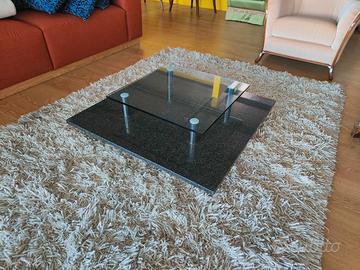 Tavolino in granito e vetro