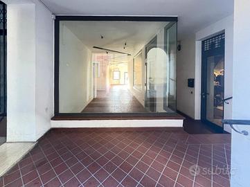 NEGOZIO A PADENGHE SUL GARDA