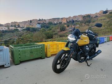 Moto Guzzi V7 - 2023