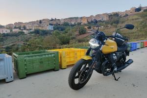 Moto Guzzi V7 - 2023