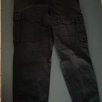 PANTALONI CARGO CON TASCHE