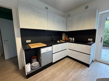 Cucina con top in Dekton