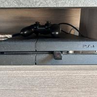 PLAYSTATION 4 con vari accessori