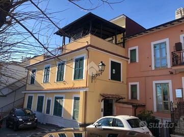 3 LOCALI A BELLEGRA