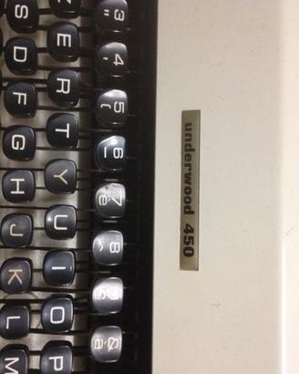 Macchina da scrivere Olivetti Underwood 450