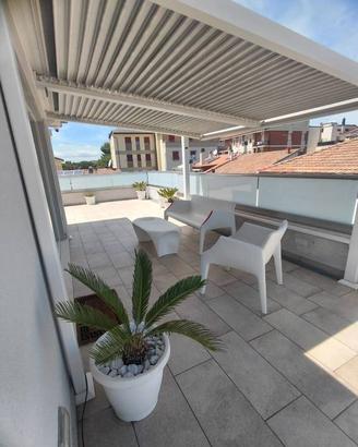 Appartamento di 178 m² con 4 locali e box auto a P