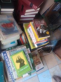Enciclopedie e libri vari in blocco