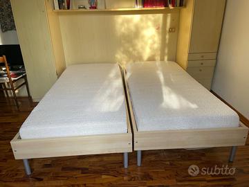 Coppia Letti Singoli Legno Chiaro Gambe Metallo