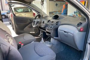 TOYOTA Yaris - 2002
