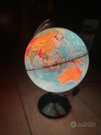 Mappamondo illuminato