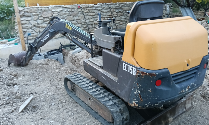 MiniEscavatore ec15b volvo
