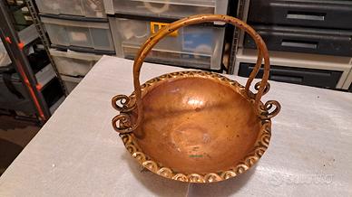 Fruttiera / Cestino Vintage a Alzata in Rame Sbalz