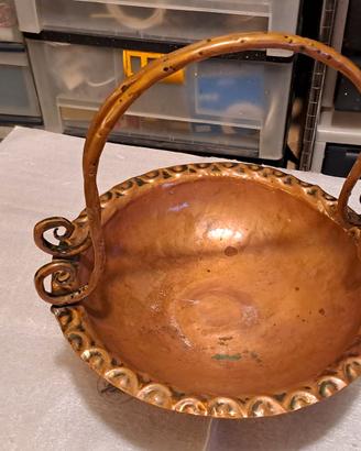 Fruttiera / Cestino Vintage a Alzata in Rame Sbalz