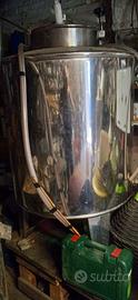contenitore in acciaio inox per vino