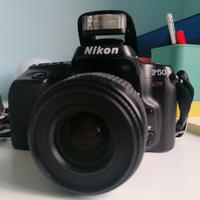 Macchina fotografica analogica Nikon F 50