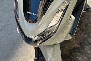 Honda PCX 125 - 2024 - 2400km - tagliando 12/2025