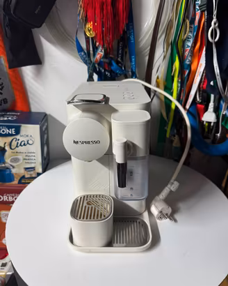 Macchina del caffè Lattissima Nespresso 