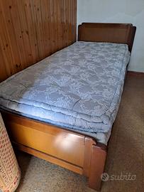 Letto singolo in legno con rete e materassi