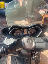 XMAX 400 tagliandato