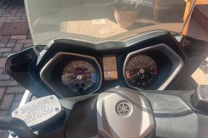 XMAX 400 tagliandato