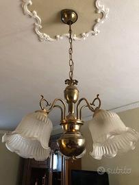 Lampadario vintage con tre fiori in vetro