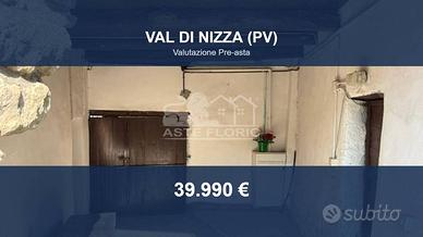 Immobile in asta di 298 m² con più di 5 locali a V