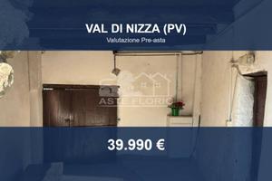 Immobile in asta di 298 m² con più di 5 locali a V