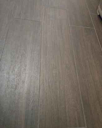 Gres porcellanato effetto legno 