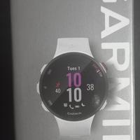 Garmin Forerunner 45S bianco con cinturino sport b