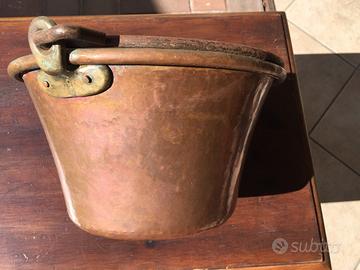 Paiolo in rame con manico in ferro battuto