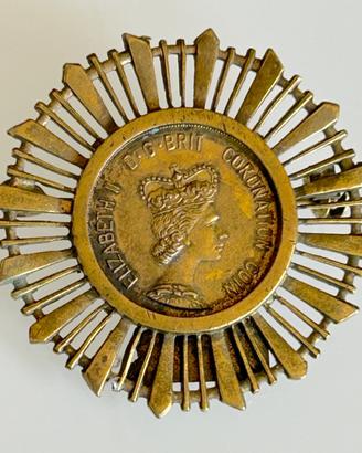 Elisabetta II spilla moneta  incoronazione 1953