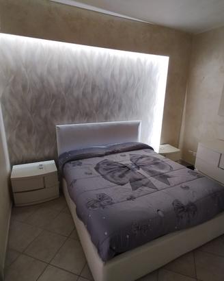 Camera da letto moderna completa