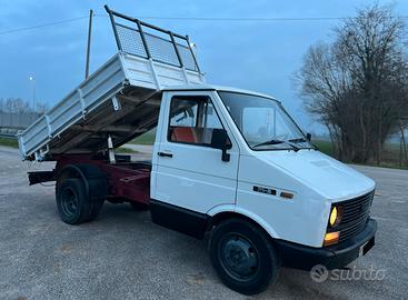 Iveco Daily 35/8 Ribaltabile Tri laterale