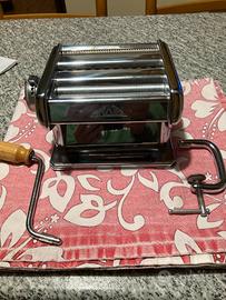 Macchina per fare la pasta dí una volta