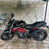 Moto Benelli 302s 2021