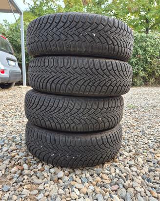 4 Gomme invernali complete di cerchi 