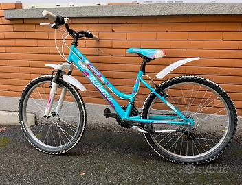 bicicletta seminuova per ragaggo 8-10 anni