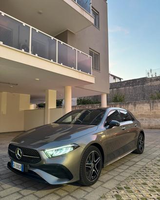 MERCEDES-BENZ A 250 e PLUG-IN HYBRID AMG LINE