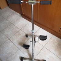 Pedaliera per esercizi braccia e gambe da seduto