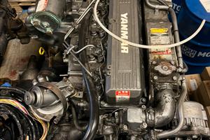 Yanmar 4LHA-HTP con invertitore ZF 45
