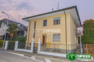 TRELOCALI SENZA SPESE CONDOMINIALI CON BOX E LOCAL