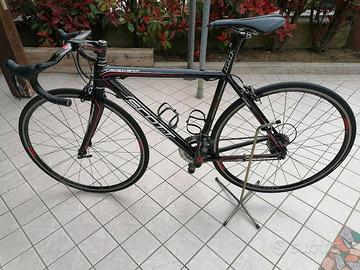BICICLETTA DA CORSA MARCA SCOTT ADDICT R2