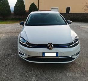 VOLKSWAGEN Golf 1.5 TGI DSG 130 cv executive BMT