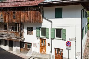 Appartamento con fienile e stalla