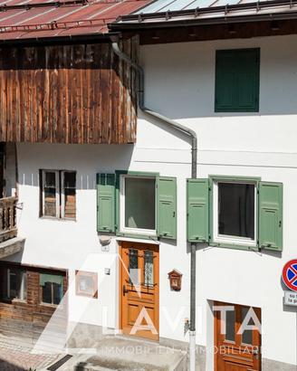 Appartamento con fienile e stalla
