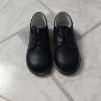 scarpe blu scuro lucide numero 24