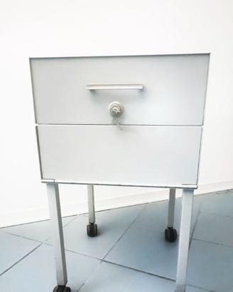 Schedario Olivetti vintage industrial su ruote