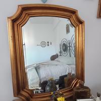 Specchiera vintage in legno con cornice lavorata