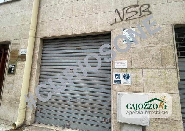 Crispi -Cavour: locale 85 mq 3 vetrine