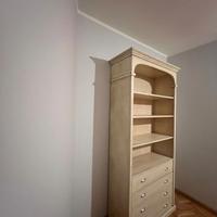 Libreria con cassetti